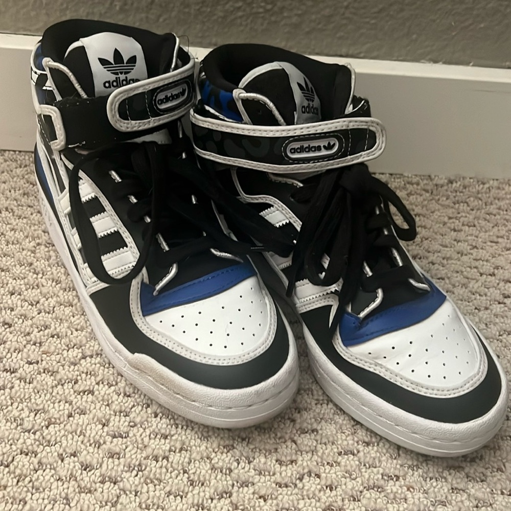 Women’s 7 Adidas High Top Sneakers